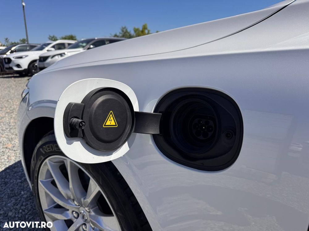 Volvo S90 T8 Twin Engine AWD Geartronic Momentum - 14