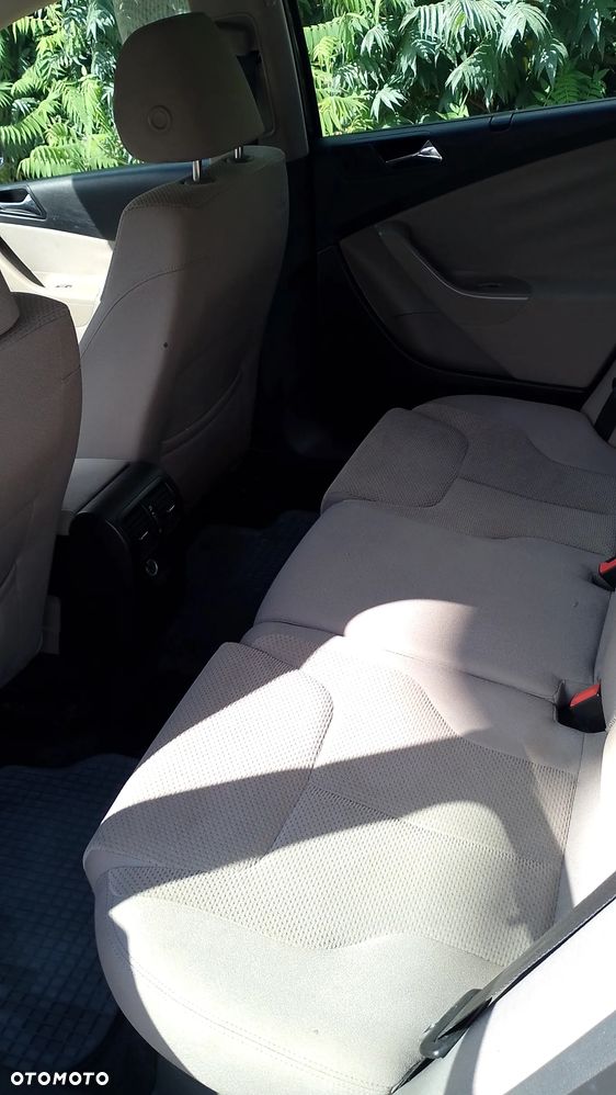 Volkswagen Passat 2.0 TDI DPF Highline - 8