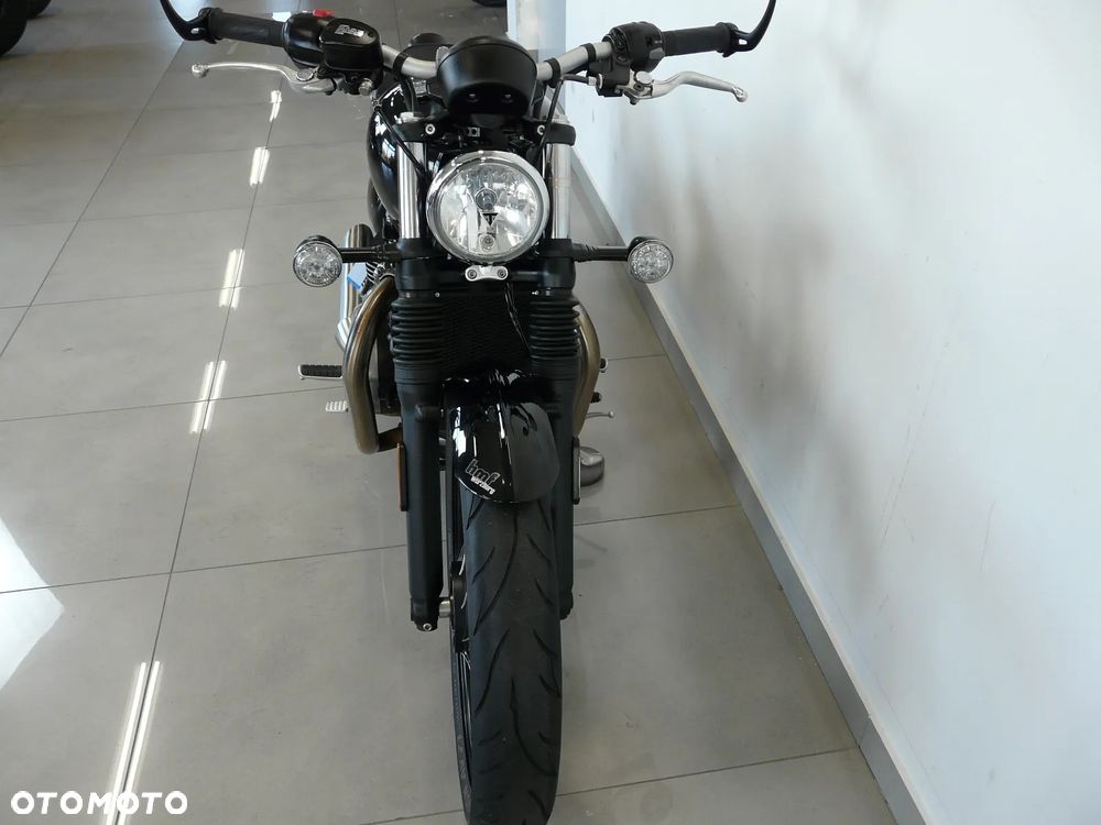 Triumph Bonneville Bobber - 3