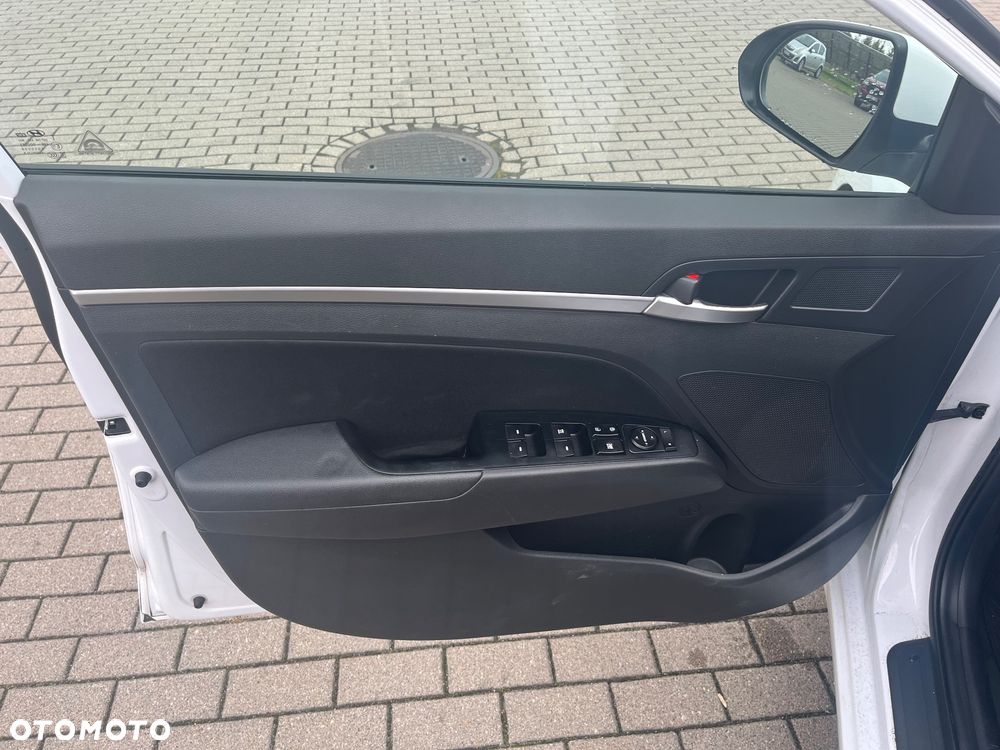 Hyundai Elantra 1.6 Comfort - 17