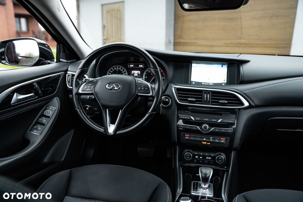 Infiniti Q30 2.2d DCT AWD Sport - 26