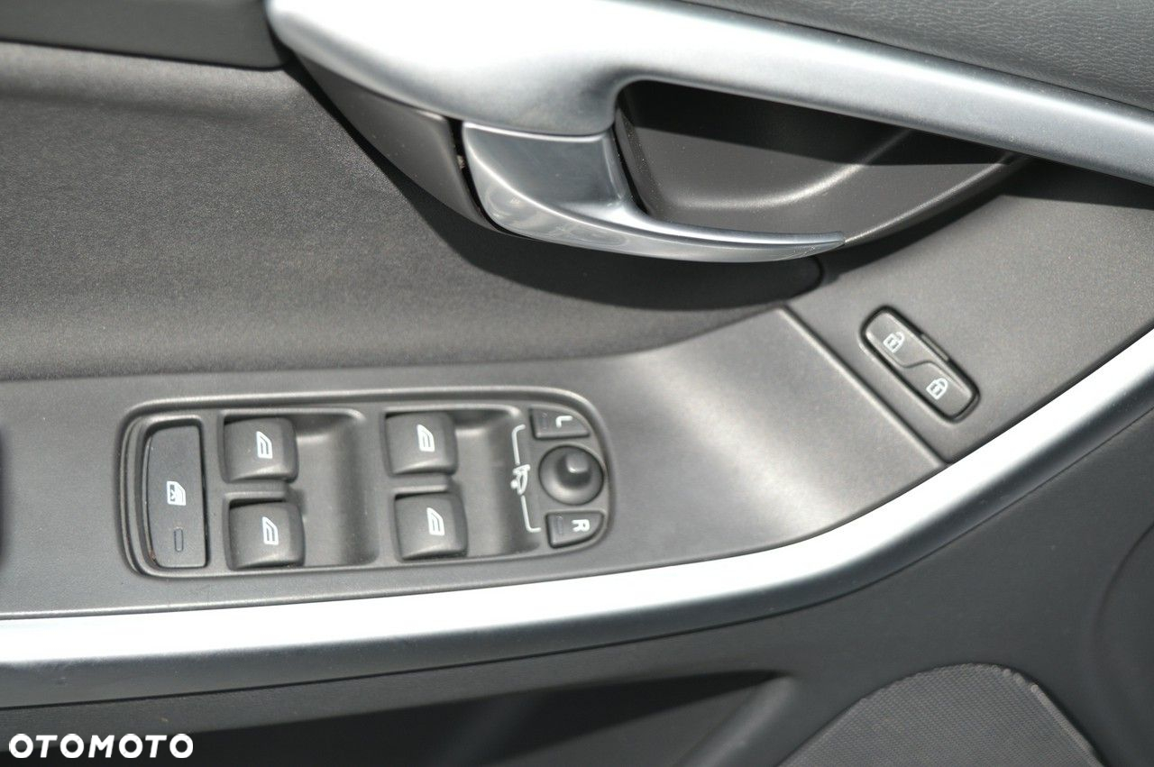 Volvo XC 60 D4 Geartronic Momentum - 33