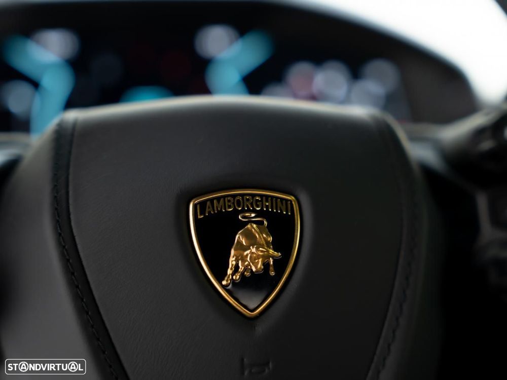 Lamborghini Revuelto - 18