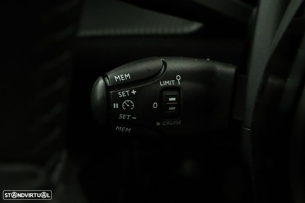 Peugeot 2008 1.2 PureTech Allure - 17