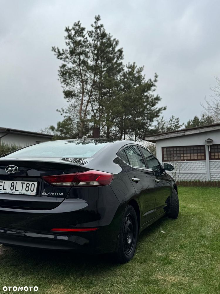 Hyundai Elantra 1.6 Comfort - 31