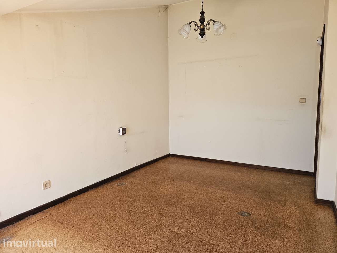 Apartamento T1 sem cozinha ( ler descrição) em São Domingos de Benfica - Grande imagem: 3/16