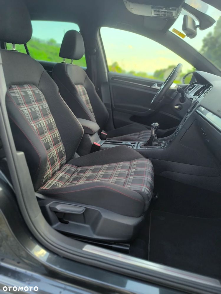Volkswagen Golf - 13