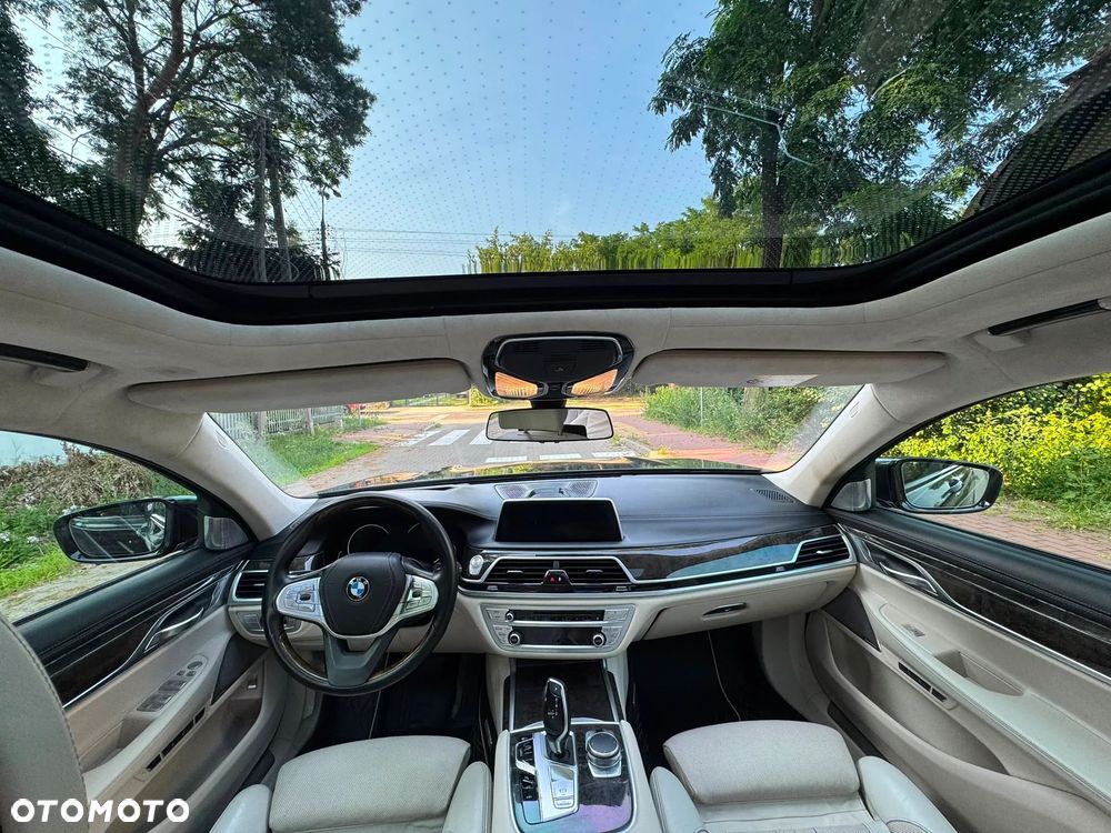 BMW Seria 7 750Li xDrive - 14