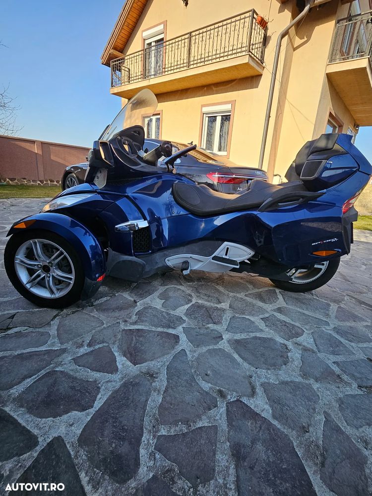 Can-Am Spyder - 2