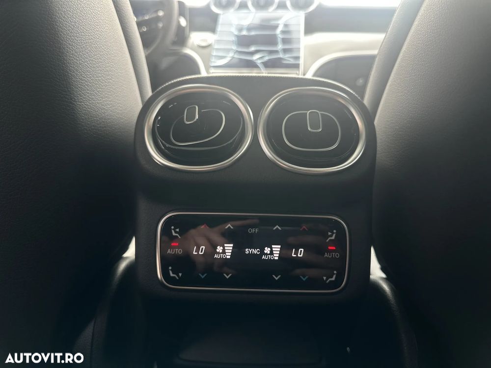 Mercedes-Benz GLC 300 e 4Matic 9G-TRONIC AMG Line Advanced - 24