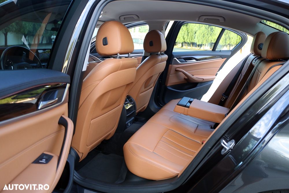 BMW Seria 5 530i Aut. Luxury Line - 9