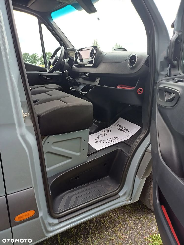 Mercedes-Benz SPRINTER - 24