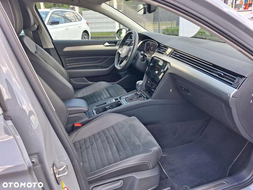 Volkswagen Passat - 11