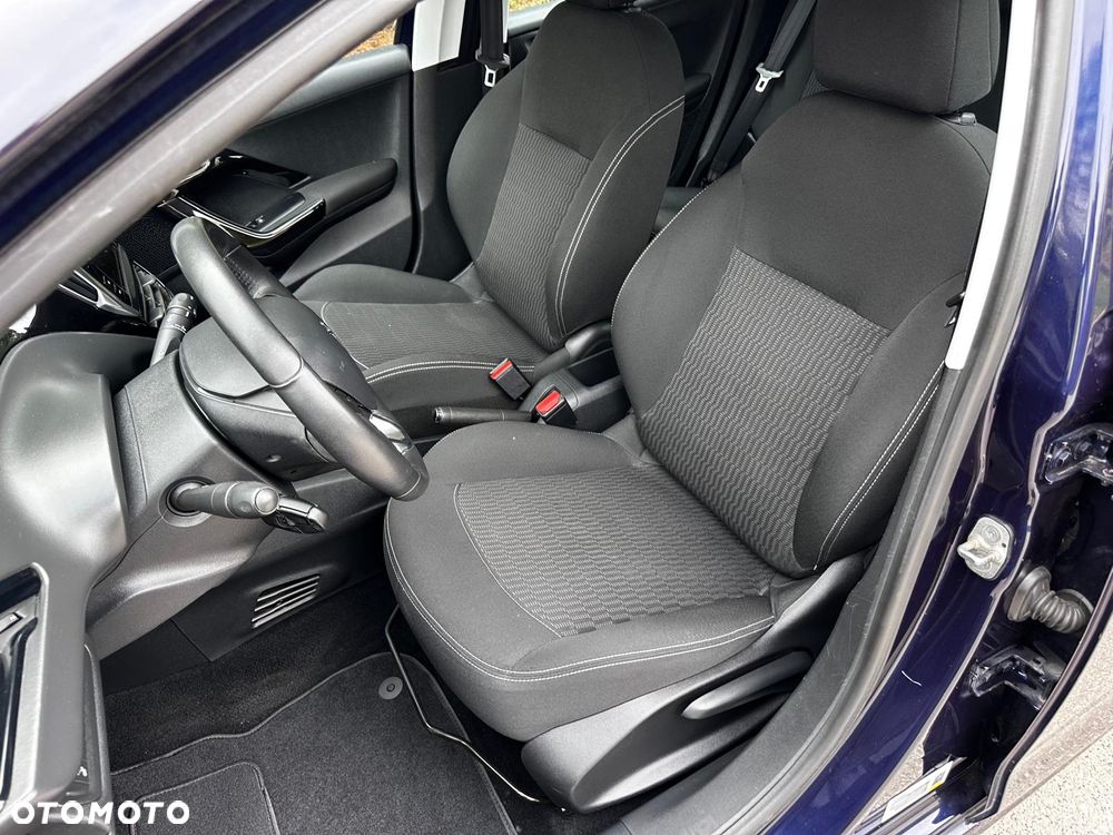 Peugeot 208 - 21