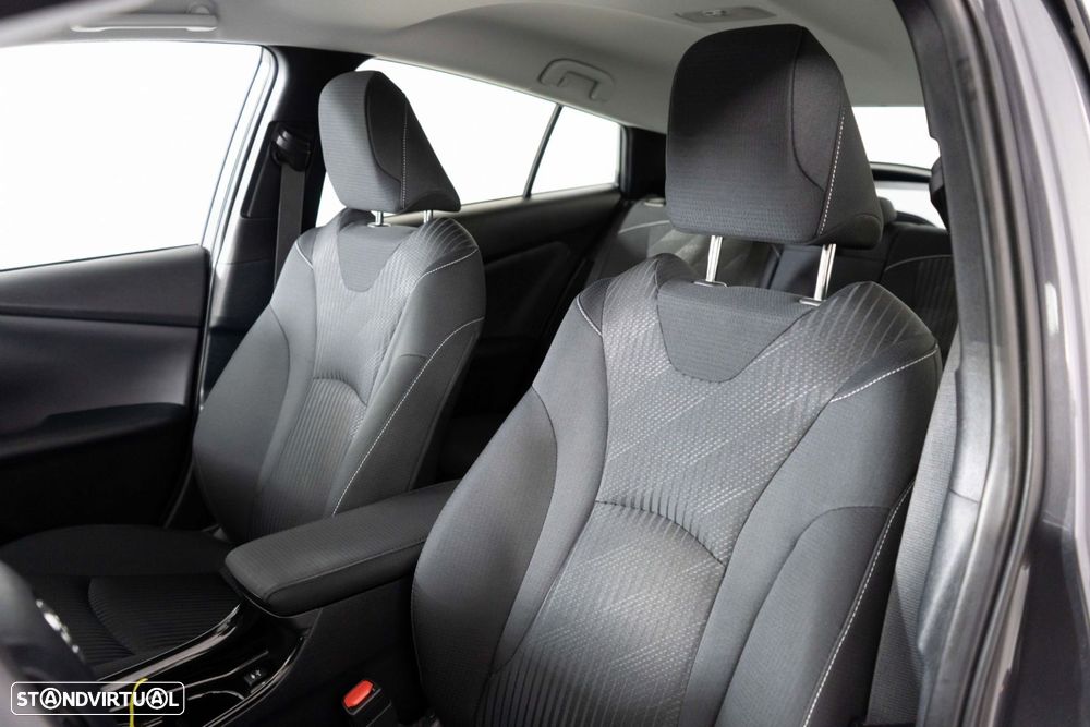 Toyota Prius 1.8 Plug-In Premium - 8