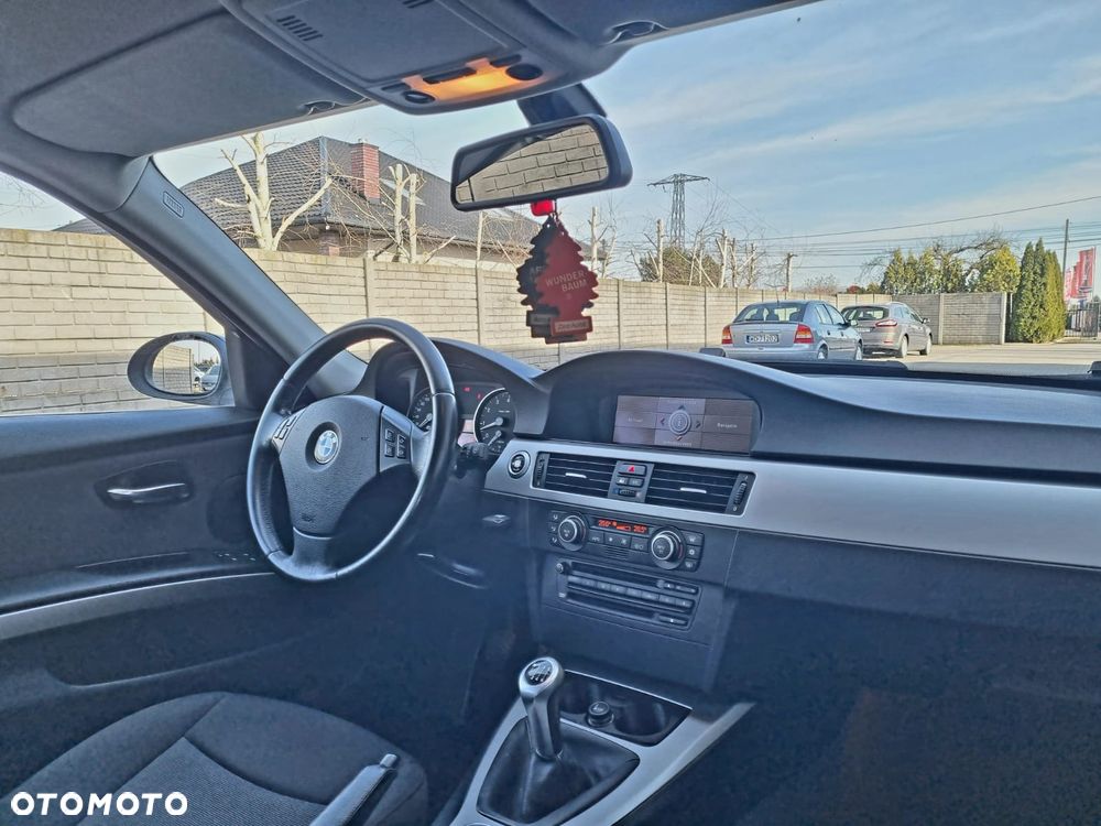 BMW Seria 3 325i - 17