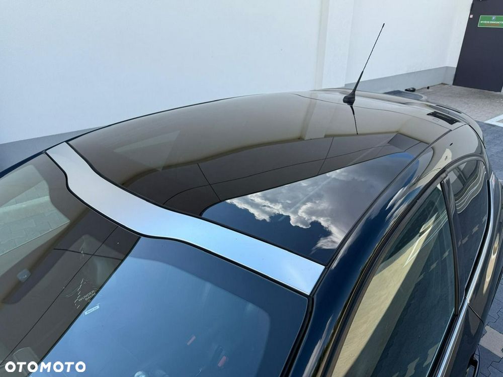 Peugeot 208 - 8