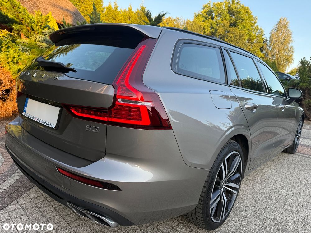 Volvo V60 B3 B DKG Momentum Pro - 26