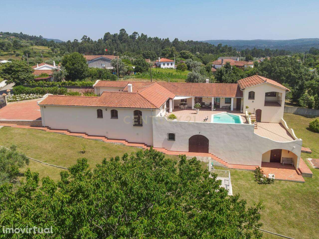 Moradia T5 com piscina, terraços, sauna,adega,arrúmos, jardim,garagens - Grande imagem: 5/51