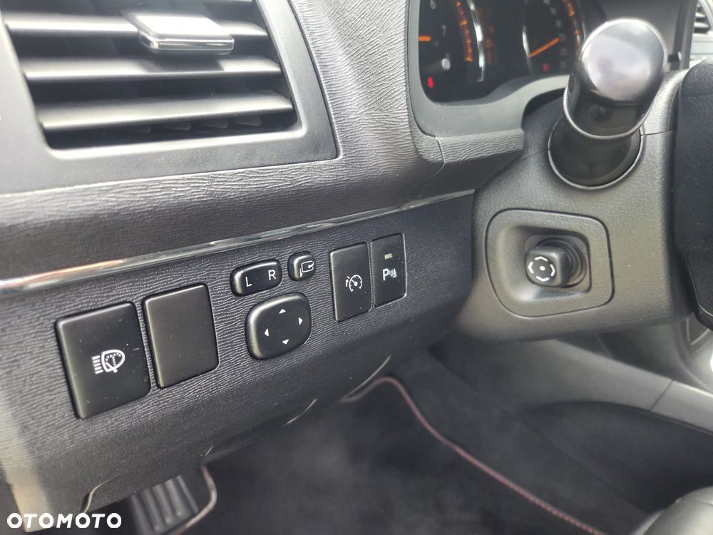 Toyota Avensis 2.0 Executive - 13