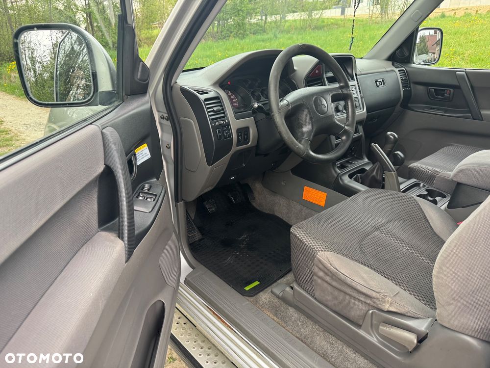 Mitsubishi Pajero - 4