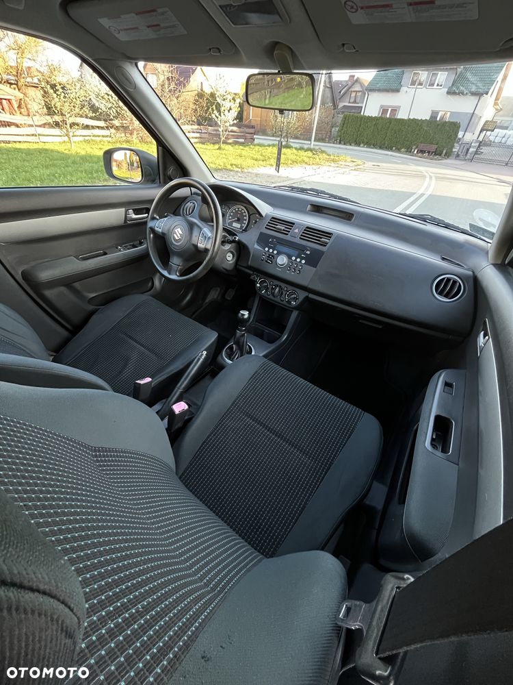 Suzuki Swift - 4
