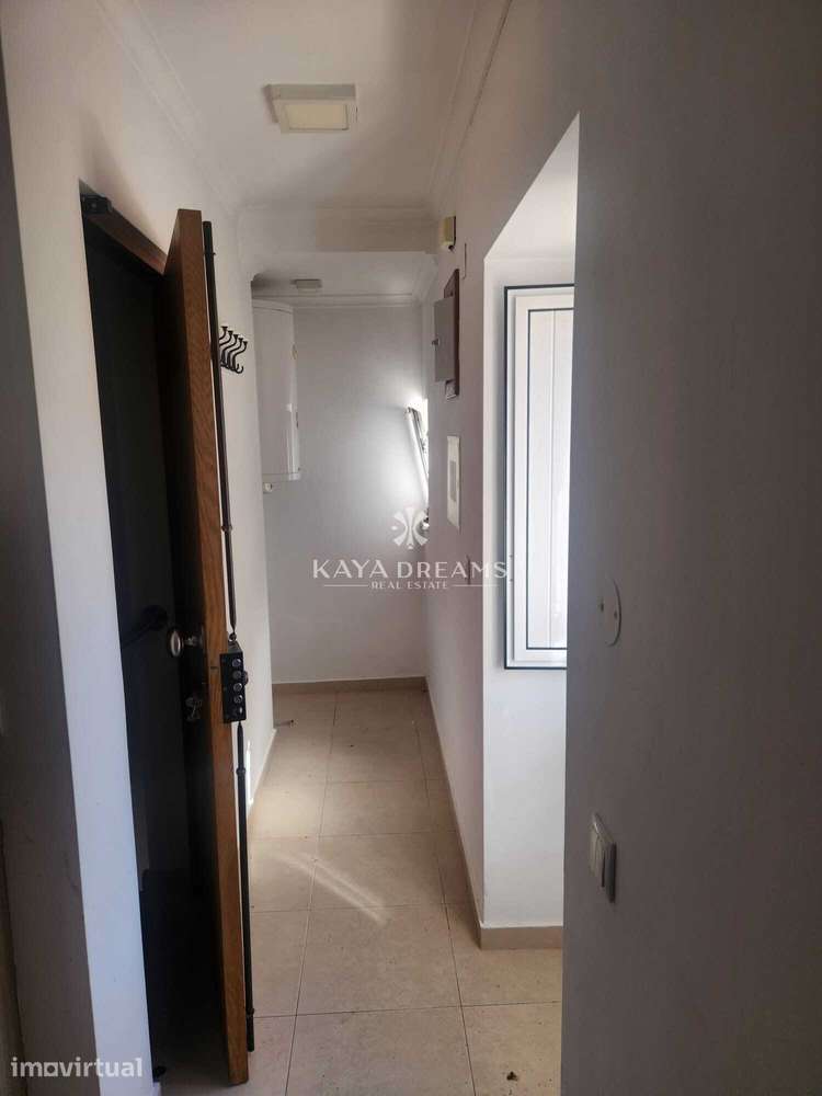 Prédio devoluto para venda em Santarém - 3 pisos - 3 apartamentos T1 - Grande imagem: 4/31