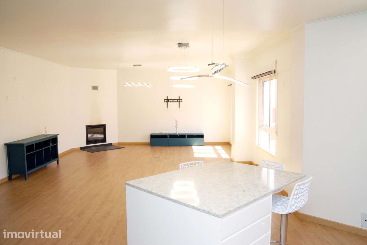 Apartamento T3 Open Space com box para 3 carros e arrecadação - Grande imagem: 3/41