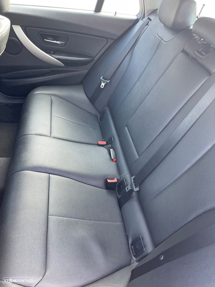 BMW 318 d Luxury Line - 8