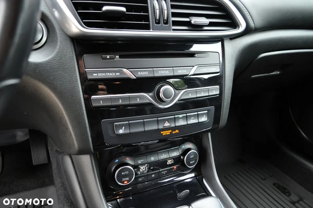 Infiniti Q30 1.6t DCT Premium Tech Cafe Teak - 22