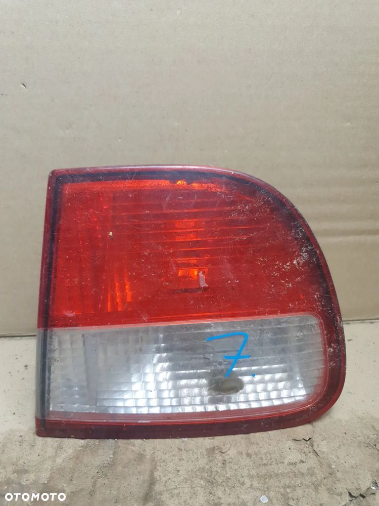 LAMPA PRAWA TYLNA W KLAPIE SEAT LEON I - 1