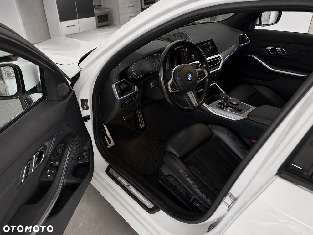 BMW Seria 3 330e xDrive M Sport sport - 11