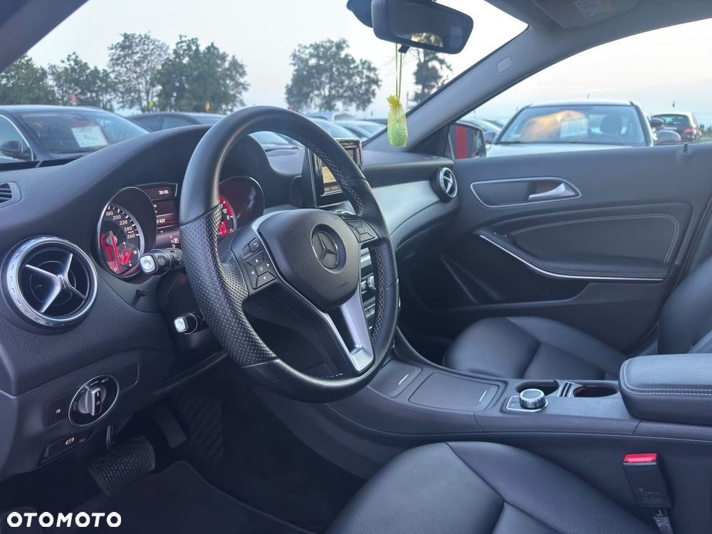 Mercedes-Benz GLA - 11