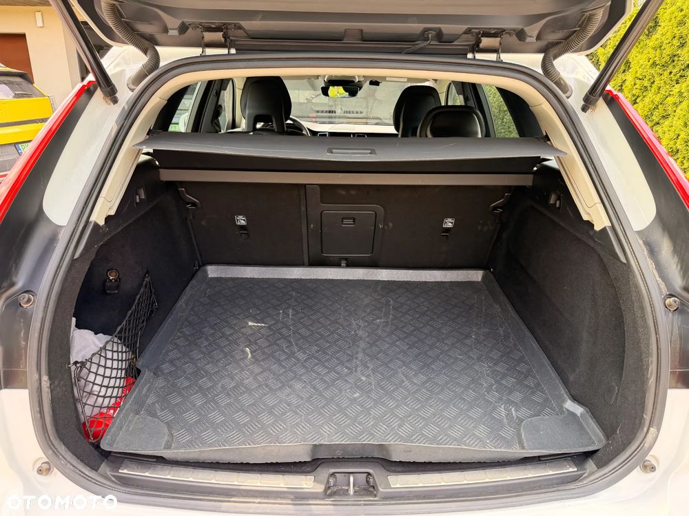 Volvo XC 60 D4 AWD Momentum - 5