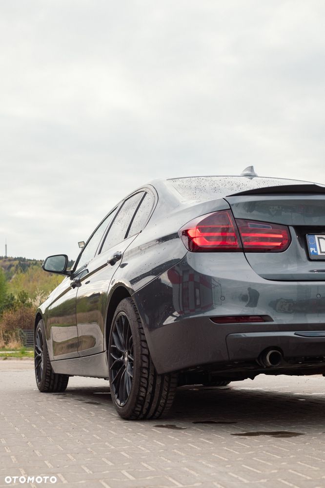 BMW Seria 3 320d xDrive Sport Line - 7