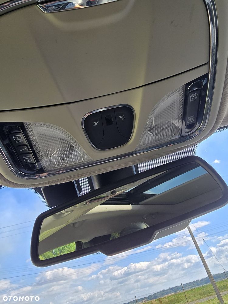 Jeep Cherokee - 12