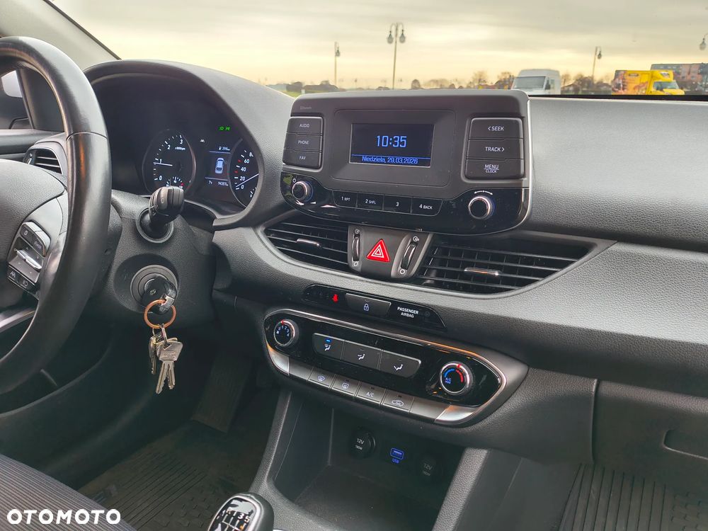 Hyundai i30 1.6 D Classic + - 26