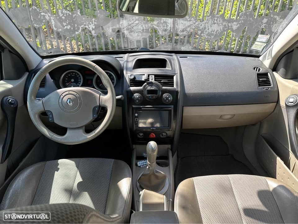 Renault Mégane 1.6 Luxe Privilège - 5