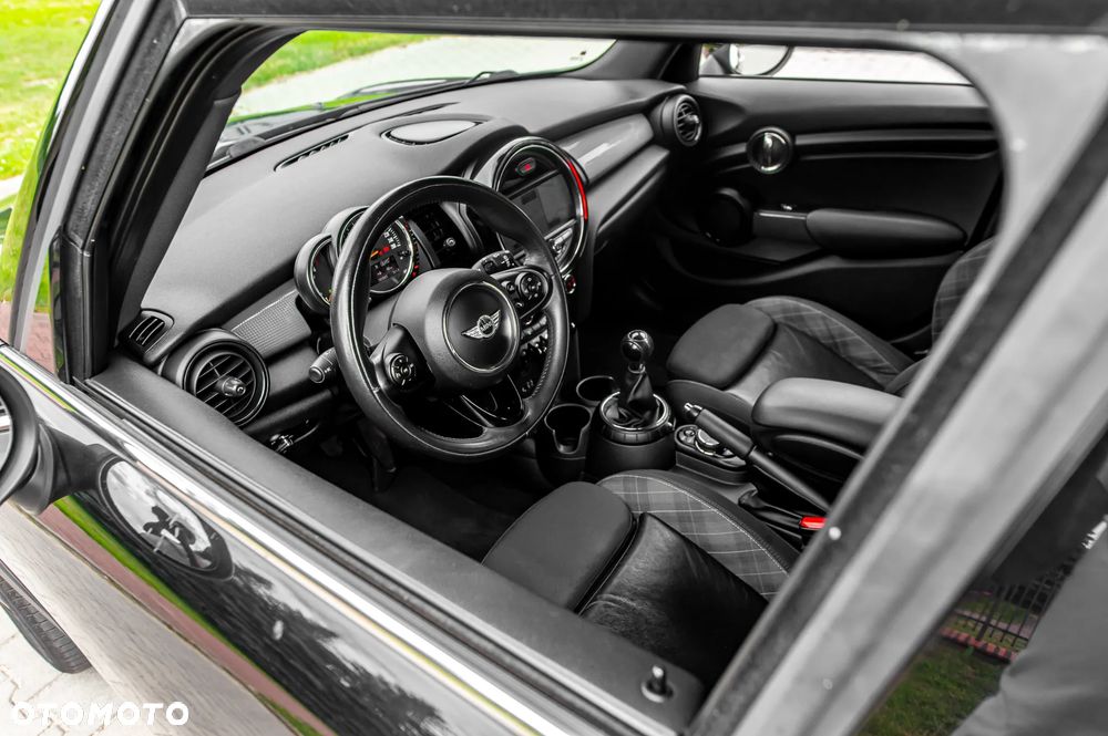 MINI Cooper Essential Trim - 21