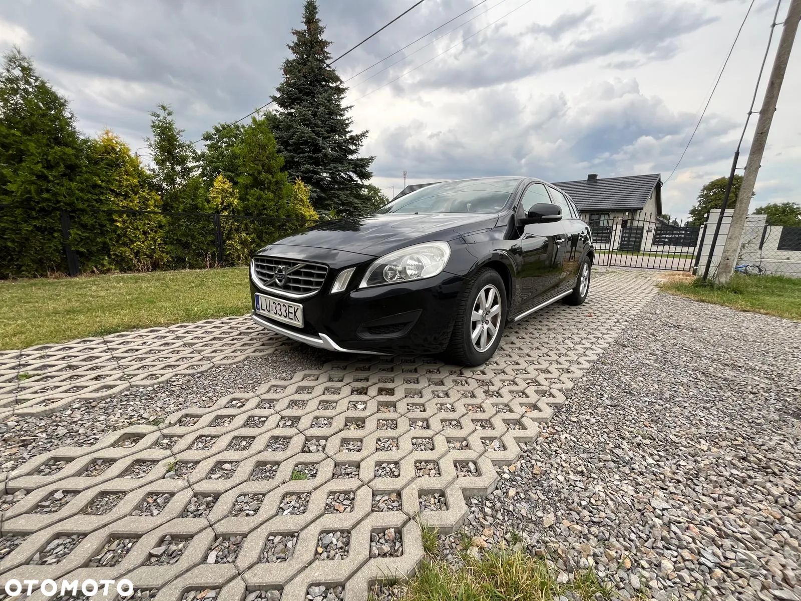 Volvo V60 D4 R-Design - 2