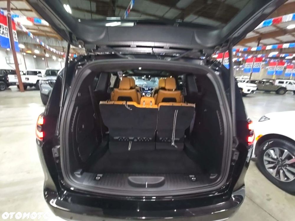 Chrysler Pacifica - 13