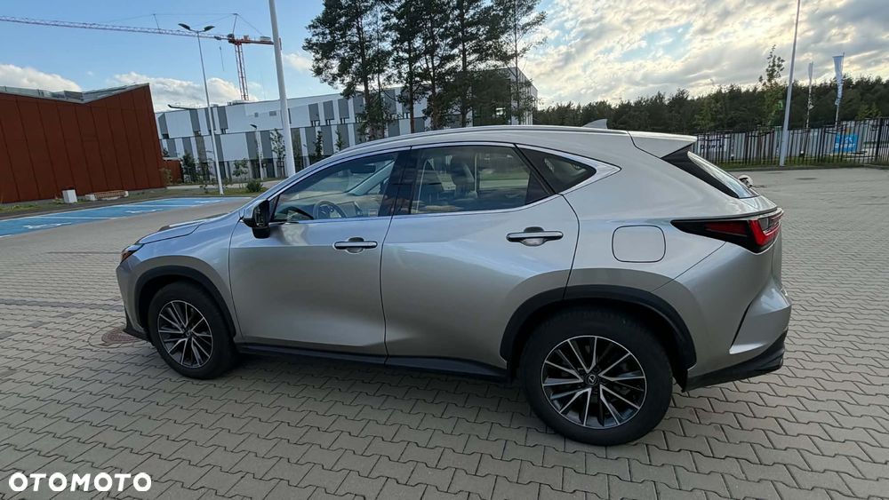 Lexus NX 350h Business AWD - 3
