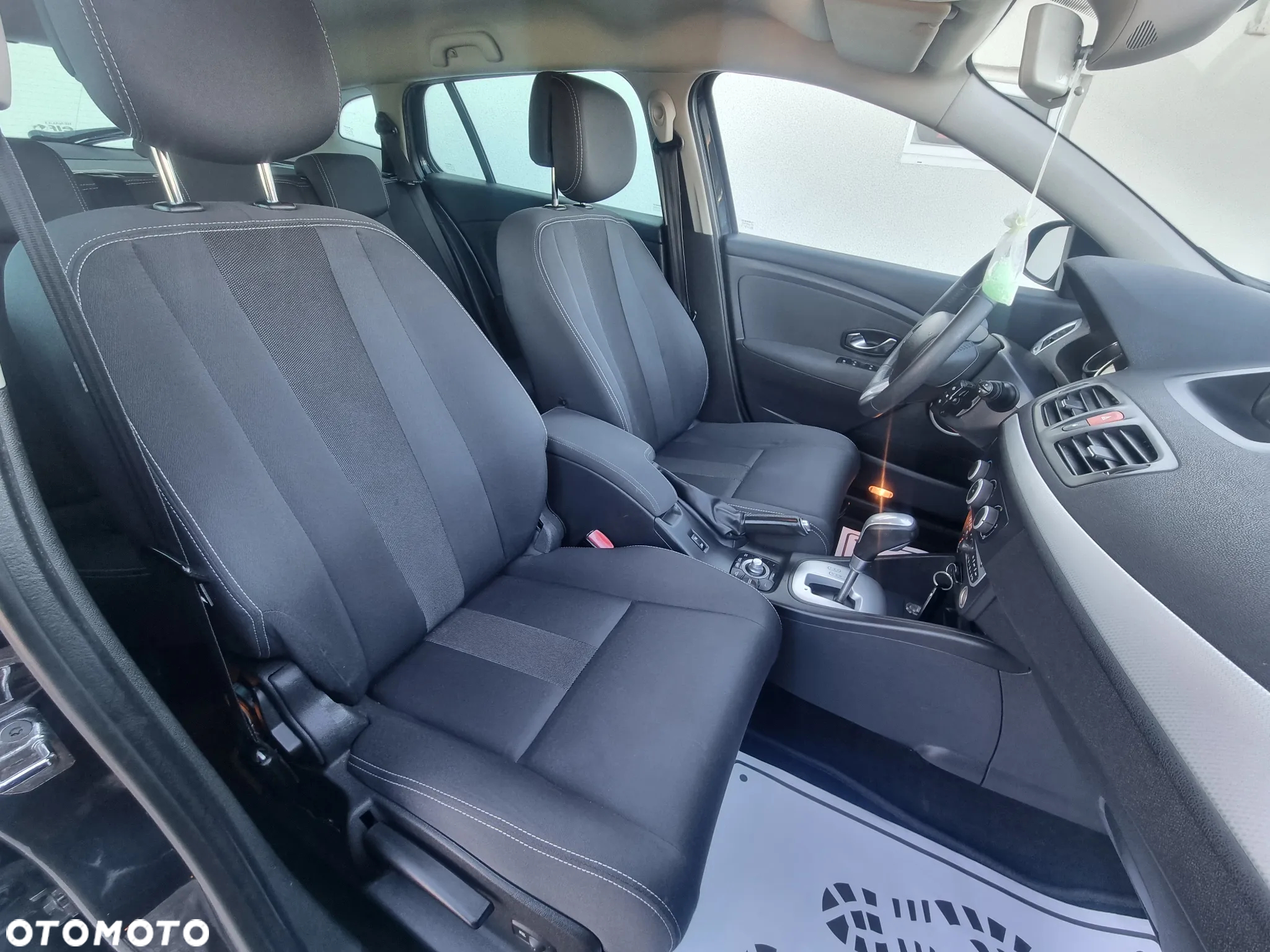 Renault Megane Grandtour 2.0 140 CVT Dynamique - 9