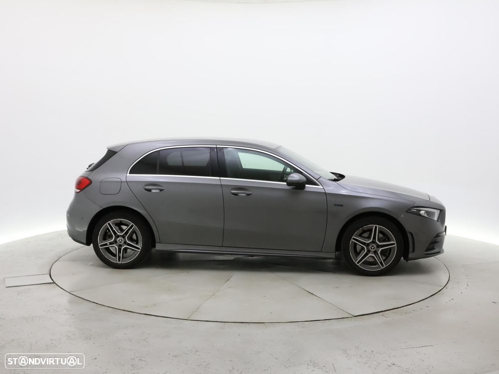Mercedes-Benz A 250 e AMG Line - 9