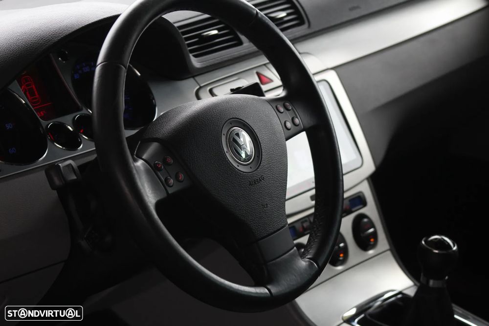 VW Passat Variant 2.0 TDi Sportline - 29