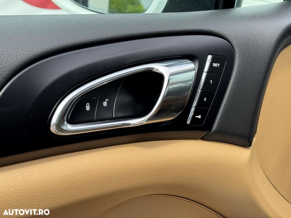 Porsche Cayenne V6 3.6L Aut. - 24