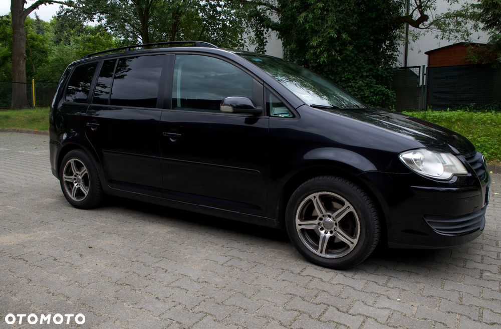 Volkswagen Touran 1.6 FSI Basis - 1