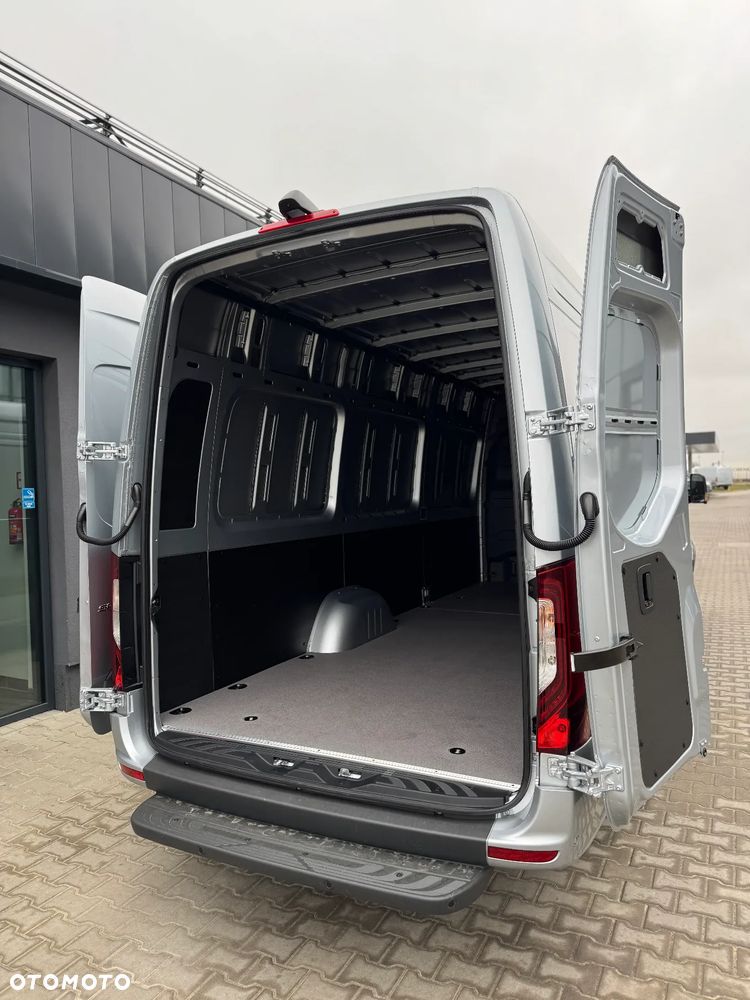 Mercedes-Benz Sprinter - 33