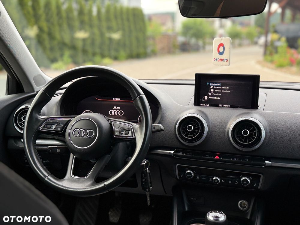 Audi A3 Sportback 2.0 TDI design - 16