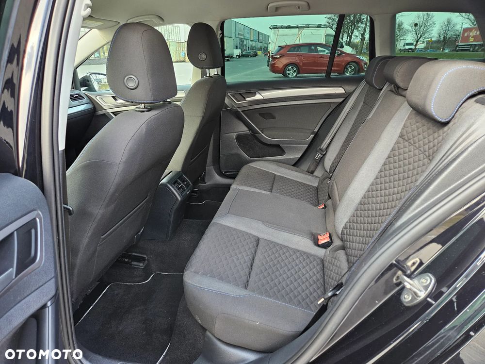 Volkswagen Golf - 22